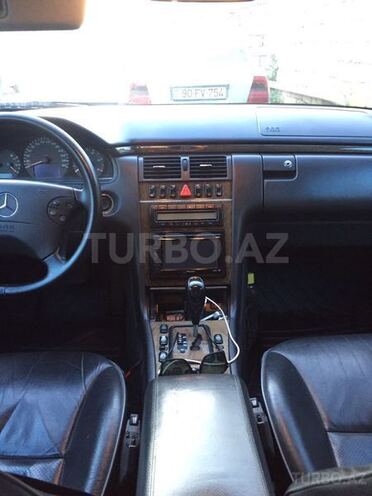 Mercedes E 270 2001, 326,000 km - 2.7 l - Xırdalan