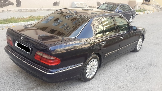 Mercedes E 220 2001, 341,231 km - 2.2 л - Bakı