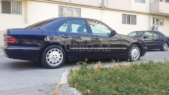 Mercedes E 220 2001, 341,231 km - 2.2 л - Bakı