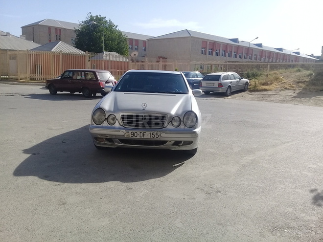 Mercedes E 220 2001, 293,200 km - 2.2 l - Bakı