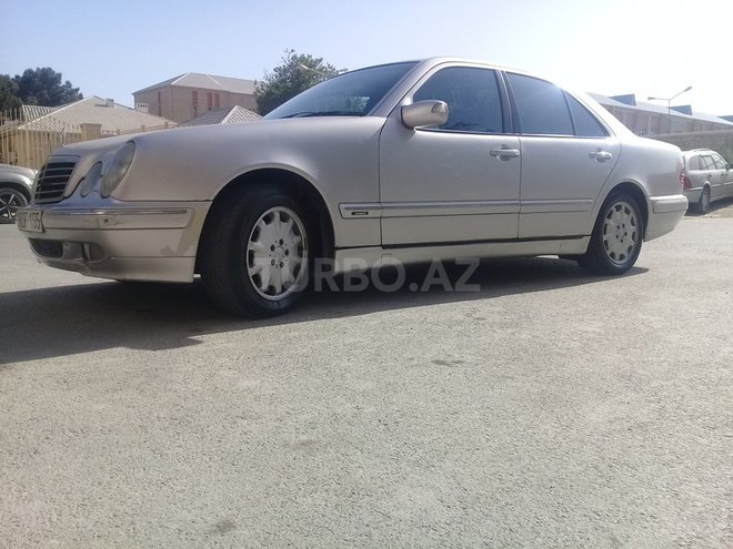 Mercedes E 220 2001, 293,200 km - 2.2 l - Bakı