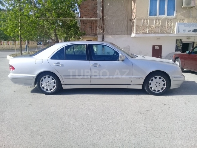 Mercedes E 220 2001, 293,200 km - 2.2 l - Bakı