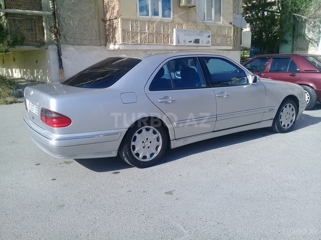 Mercedes E 220 2001, 293,200 km - 2.2 l - Bakı