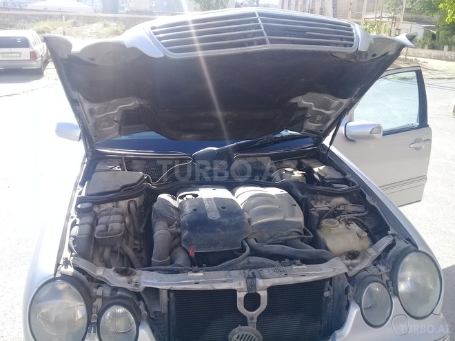 Mercedes E 220 2001, 293,200 km - 2.2 l - Bakı