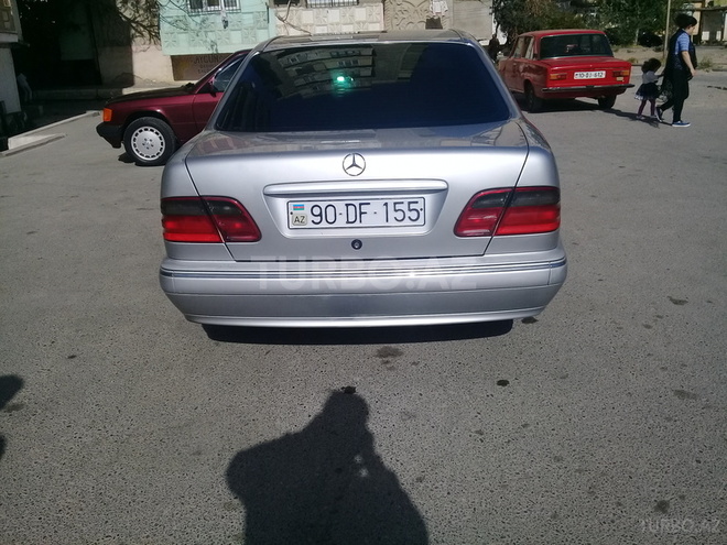 Mercedes E 220 2001, 293,200 km - 2.2 l - Bakı