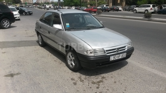 Opel Astra 1993, 196,000 km - 1.6 l - Bakı