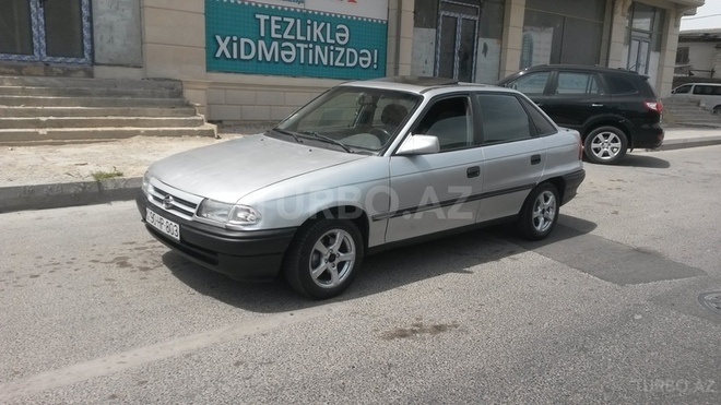 Opel Astra 1993, 196,000 km - 1.6 l - Bakı