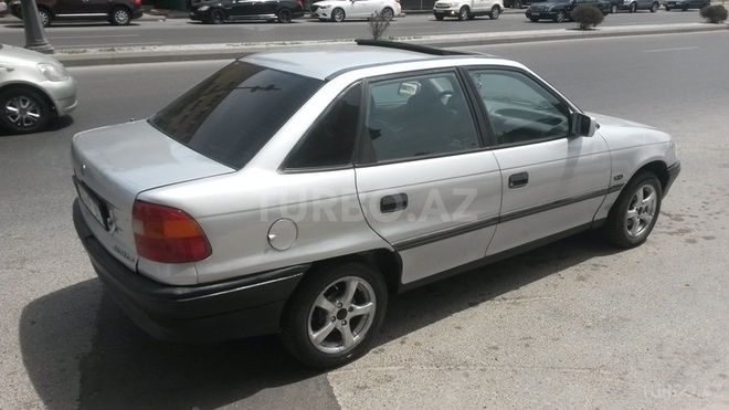 Opel Astra 1993, 196,000 km - 1.6 l - Bakı