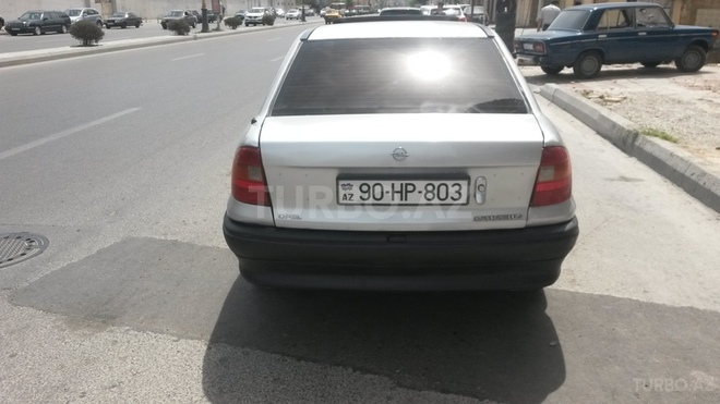 Opel Astra 1993, 196,000 km - 1.6 l - Bakı
