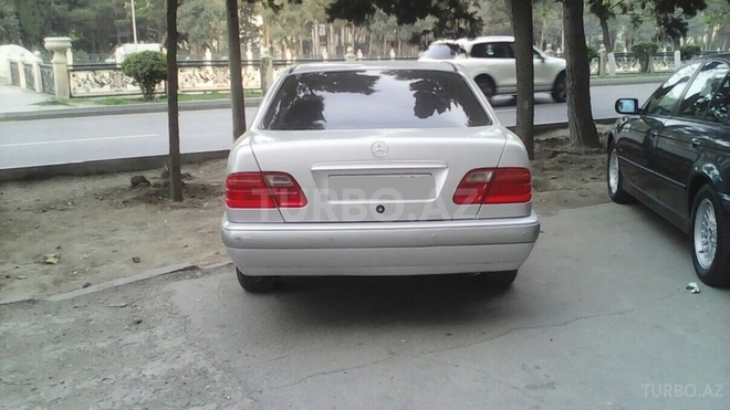 Mercedes E 240 1998, 295,000 km - 2.4 l - Bakı