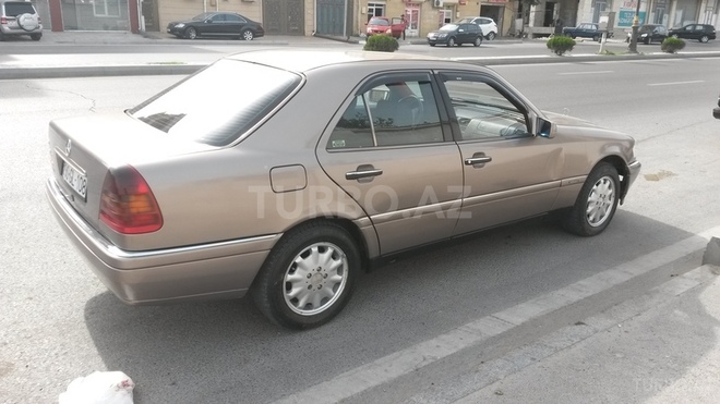 Mercedes C 250 1994, 179,000 km - 2.5 l - Bakı