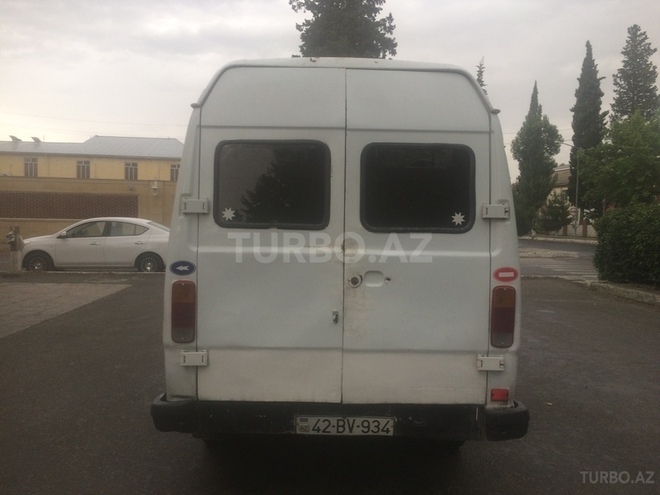 Mercedes 208 D 1989, 650,000 km - 2.3 l - Ağdaş