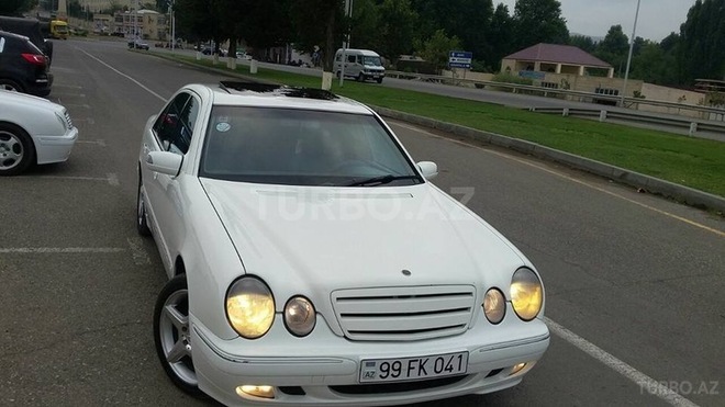 Mercedes E 320 2000, 290,000 km - 3.2 л - Qazax
