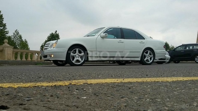 Mercedes E 320 2000, 290,000 km - 3.2 л - Qazax