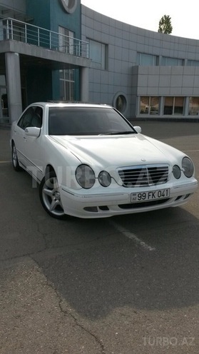 Mercedes E 320 2000, 290,000 km - 3.2 л - Qazax