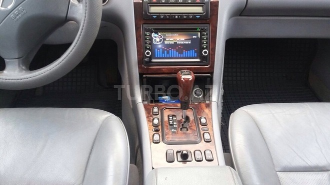Mercedes E 320 2000, 290,000 km - 3.2 л - Qazax
