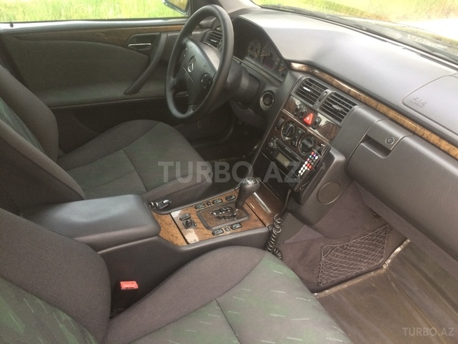 Mercedes E 240 2000, 171,500 km - 2.4 l - Bakı