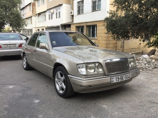Mercedes E 220 1993, 380,000 km - 2.2 l - Bakı
