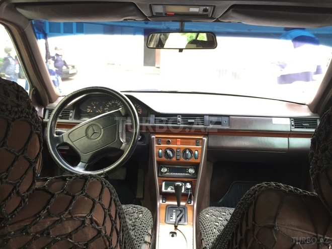 Mercedes E 220 1993, 380,000 km - 2.2 l - Bakı