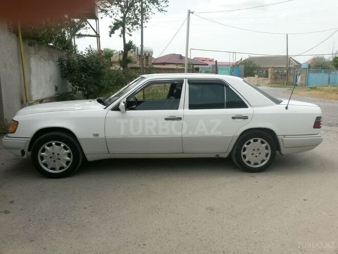 Mercedes E 220 1993, 356,987 km - 2.2 l - İmişli