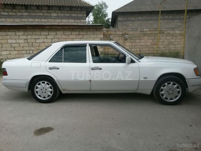 Mercedes E 220 1993, 356,987 km - 2.2 l - İmişli