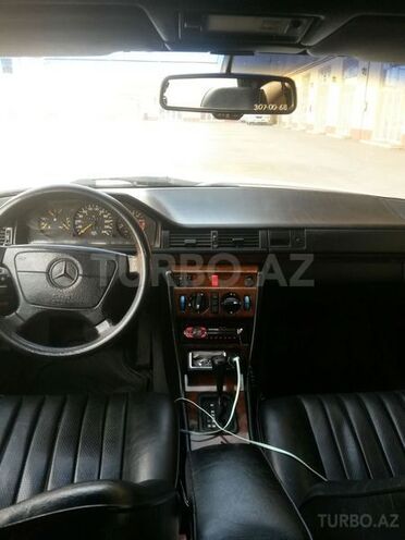 Mercedes E 220 1993, 356,987 km - 2.2 l - İmişli
