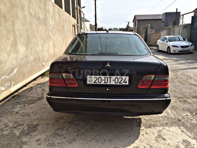 Mercedes E 320 2001, 215,000 km - 3.2 l - Bakı