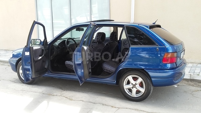 Opel Astra 1996, 215,000 km - 1.6 л - Bakı