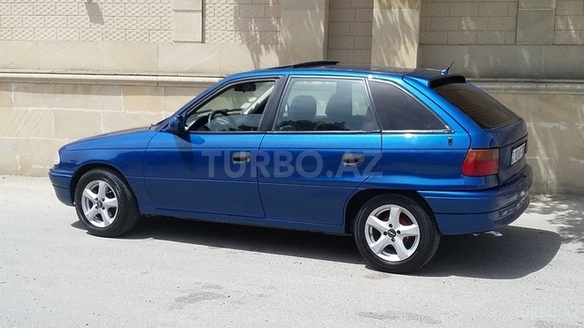 Opel Astra 1996, 215,000 km - 1.6 л - Bakı