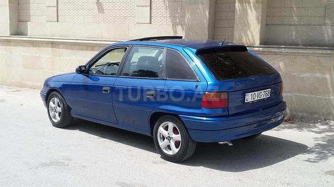 Opel Astra 1996, 215,000 km - 1.6 л - Bakı