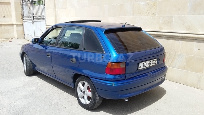 Opel Astra 1996, 215,000 km - 1.6 л - Bakı