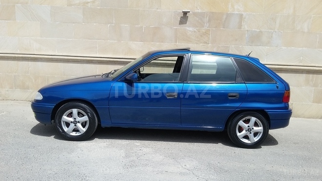 Opel Astra 1996, 215,000 km - 1.6 л - Bakı