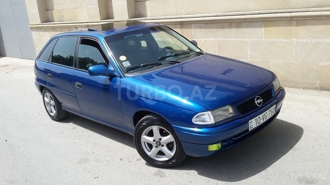 Opel Astra 1996, 215,000 km - 1.6 л - Bakı