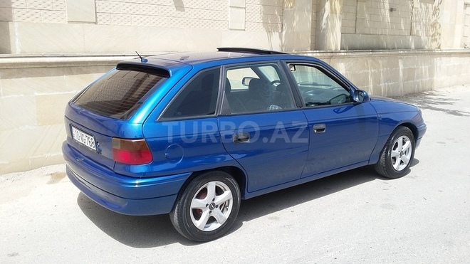 Opel Astra 1996, 215,000 km - 1.6 л - Bakı