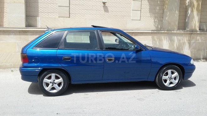 Opel Astra 1996, 215,000 km - 1.6 л - Bakı