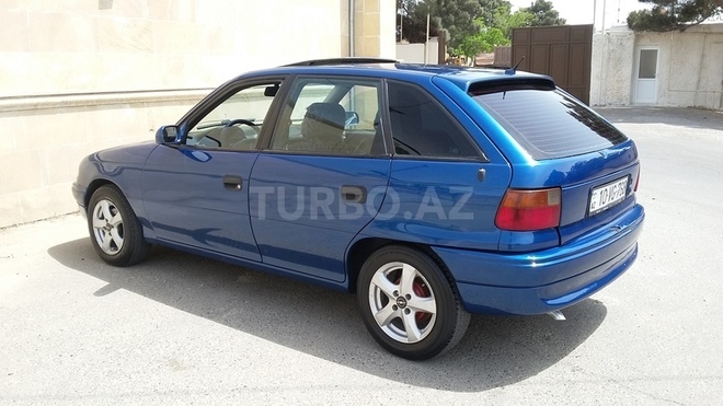 Opel Astra 1996, 215,000 km - 1.6 л - Bakı