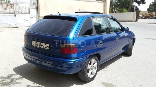 Opel Astra 1996, 215,000 km - 1.6 л - Bakı