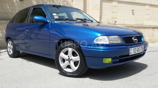 Opel Astra 1996, 215,000 km - 1.6 л - Bakı