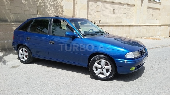 Opel Astra 1996, 215,000 km - 1.6 л - Bakı