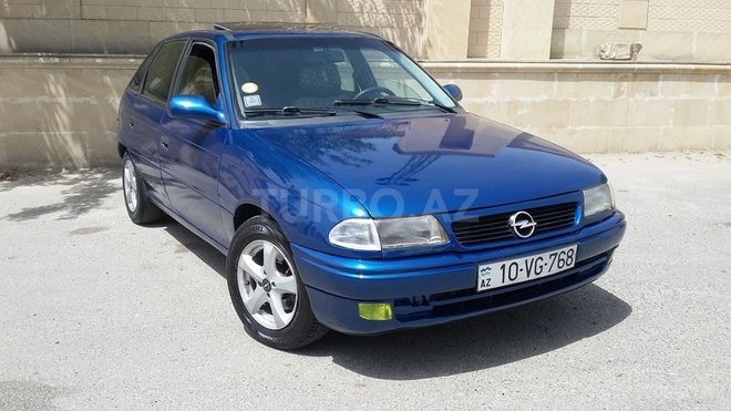 Opel Astra 1996, 215,000 km - 1.6 л - Bakı