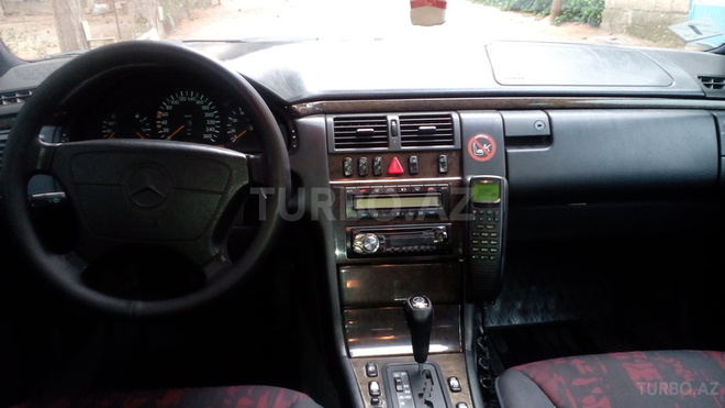 Mercedes E 320 1995, 190,000 km - 3.2 l - Xırdalan