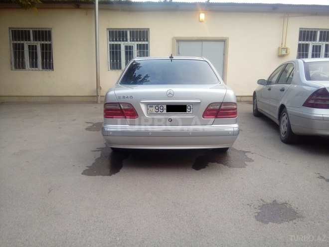 Mercedes E 240 2000, 256,000 km - 2.6 l - Sumqayıt