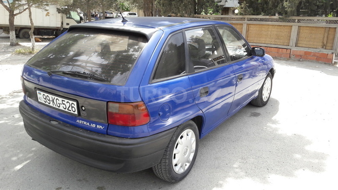 Opel Astra 1997, 250,000 km - 1.6 l - Bakı