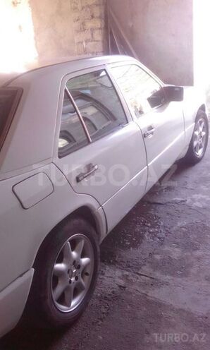 Mercedes E 260 1989, 330,000 km - 2.6 л - Bakı