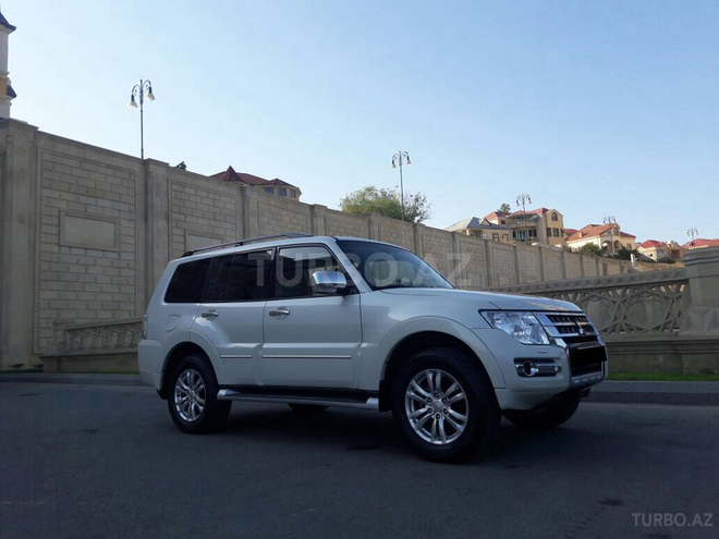 Mitsubishi Pajero 2015, 32,500 km - 3.0 l - Bakı