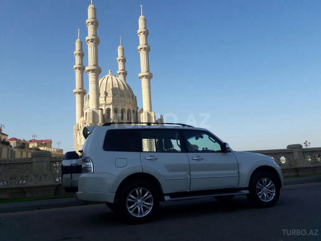 Mitsubishi Pajero 2015, 32,500 km - 3.0 l - Bakı