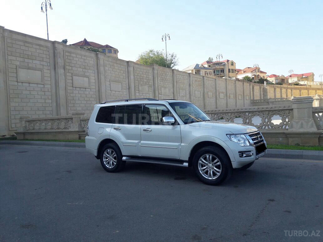 Mitsubishi Pajero 2015, 32,500 km - 3.0 l - Bakı