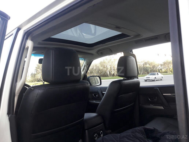 Mitsubishi Pajero 2015, 32,500 km - 3.0 l - Bakı