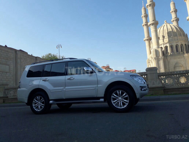 Mitsubishi Pajero 2015, 32,500 km - 3.0 l - Bakı