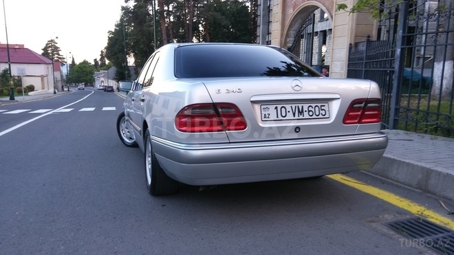 Mercedes E 260 1998, 268,500 km - 2.6 l - Qəbələ